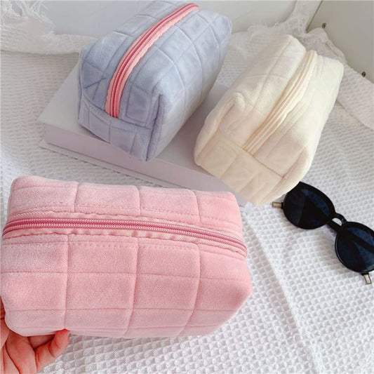 Plush Makeup Checkered Cosmetic Bag Cosmetic Travel Bag Large Zipper Travel Toiletry Bag Portable Multi Functional Capacity Bag Cute Makeup Brushes Storage Bag For Women