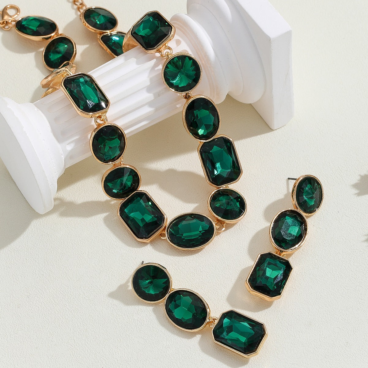 Luxurious And Antique Style Gorgeous Shiny Crystal Colored Gems Necklace For Women
