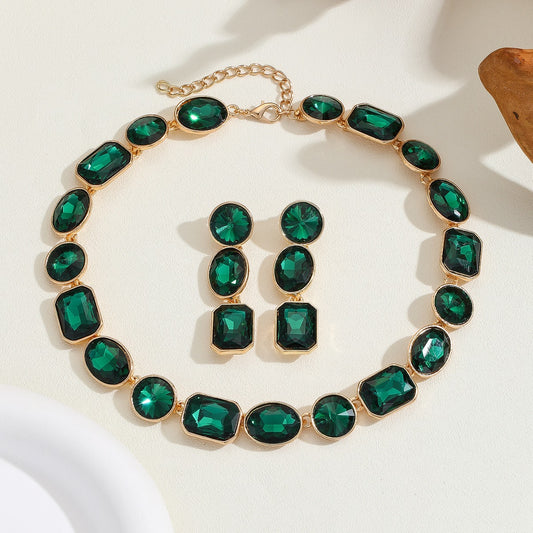 Luxurious And Antique Style Gorgeous Shiny Crystal Colored Gems Necklace For Women