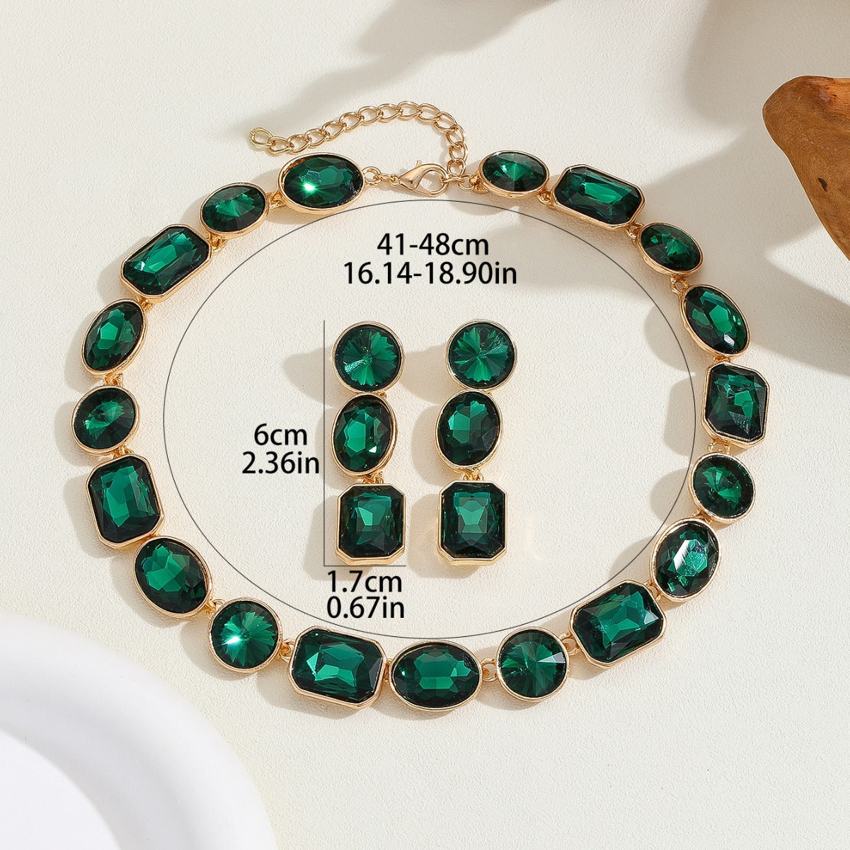 Luxurious And Antique Style Gorgeous Shiny Crystal Colored Gems Necklace For Women