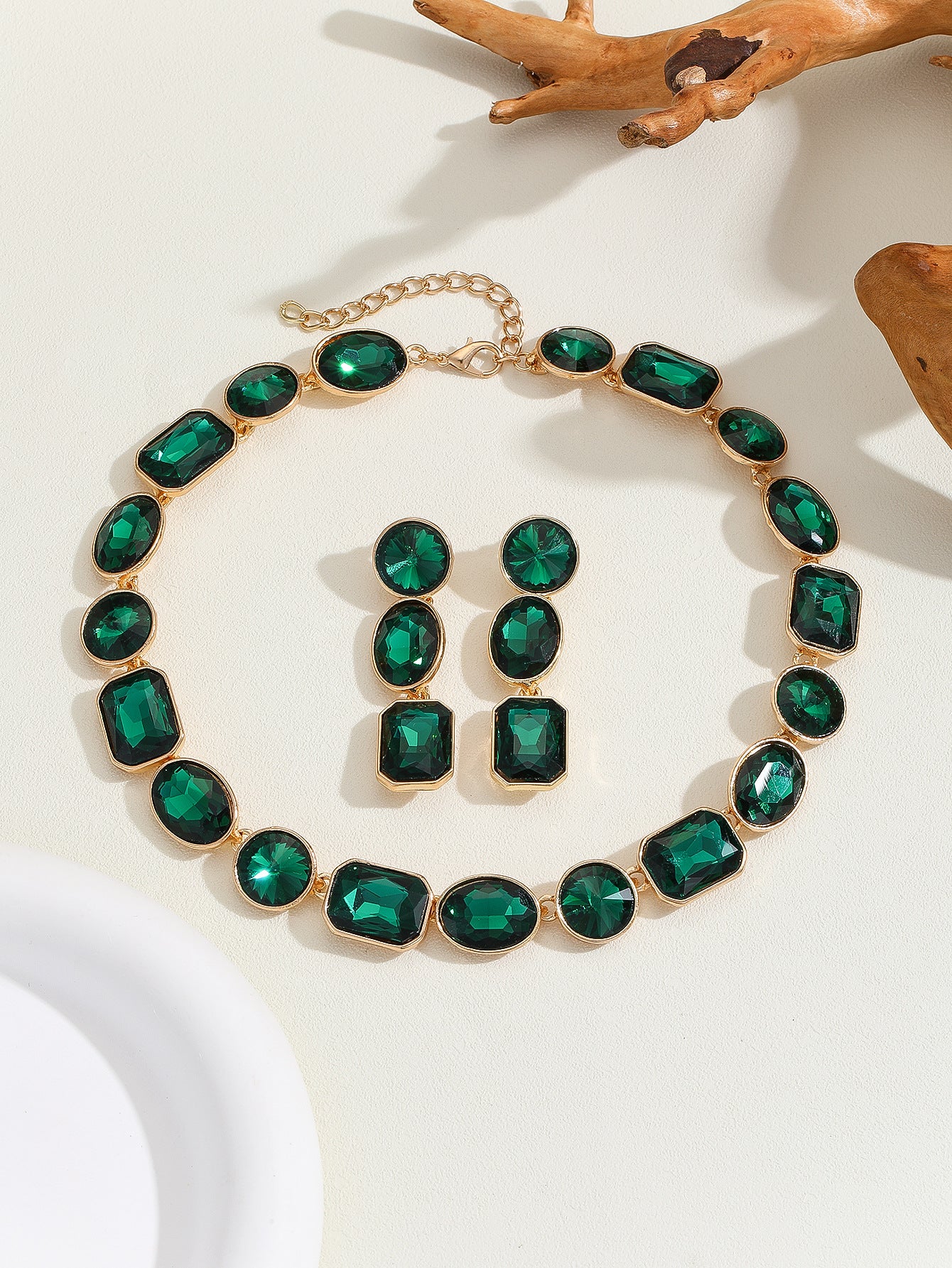 Luxurious And Antique Style Gorgeous Shiny Crystal Colored Gems Necklace For Women